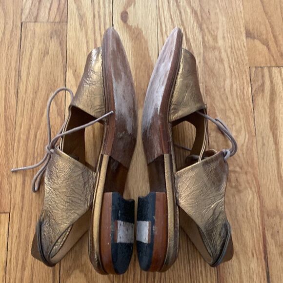 P. Monjo sz EU 38 crinkle gold bronze tie sandals hood pre owned condition - Picture 2 of 7